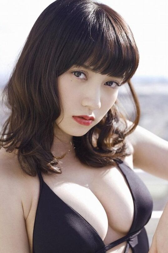 Momotsuki Nashiko - Gravure Model