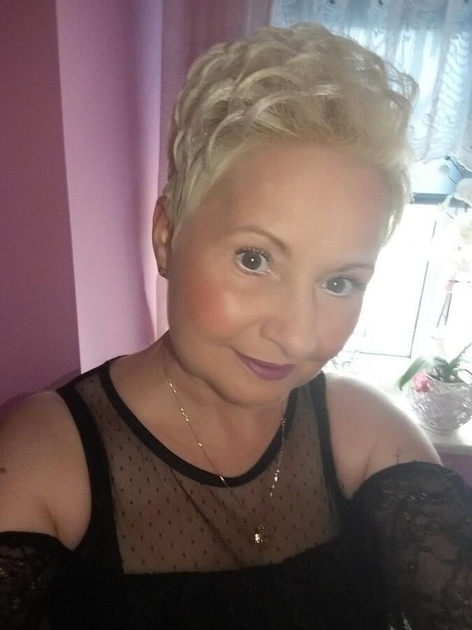 blonde mom