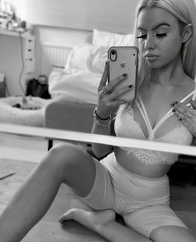 Blonde British Babe: Liv