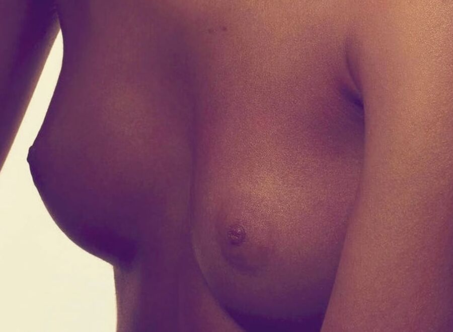 Claire Guena topless feb