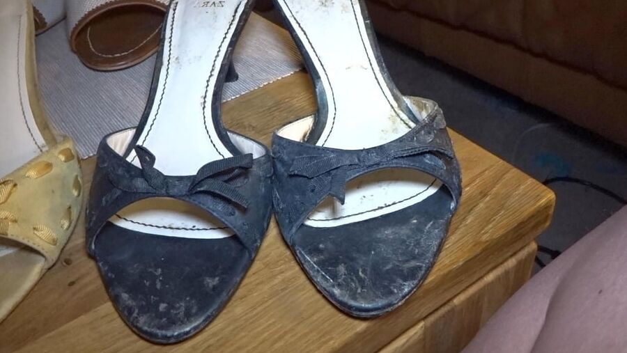 my favorite dirty cum mulesof my wife,her home slippermules