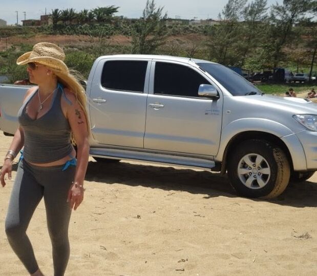 Loira da Hilux