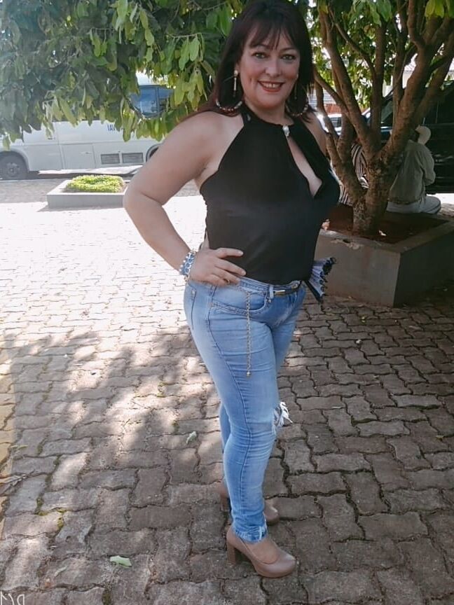 ANGELA BAIXINHA
