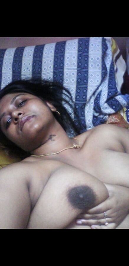 Indian auntys showing boobs