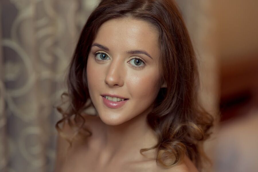 Gorgeous Babe Sybil