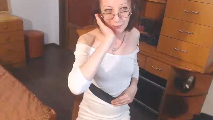 Skinny GILF