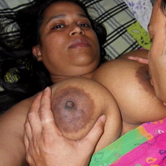 Rozee big boobs bhabhi