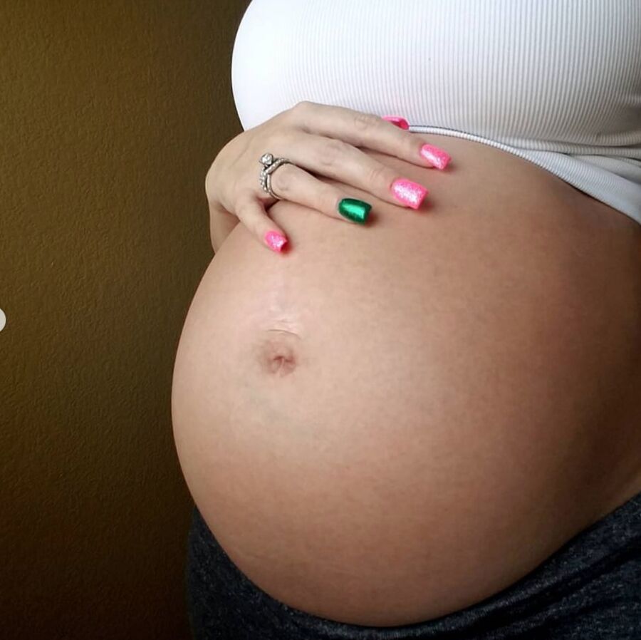 bella sexy pregnant insta