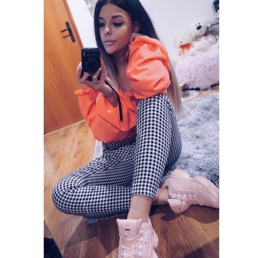 Angieee Polish Sexy Gamer Girl