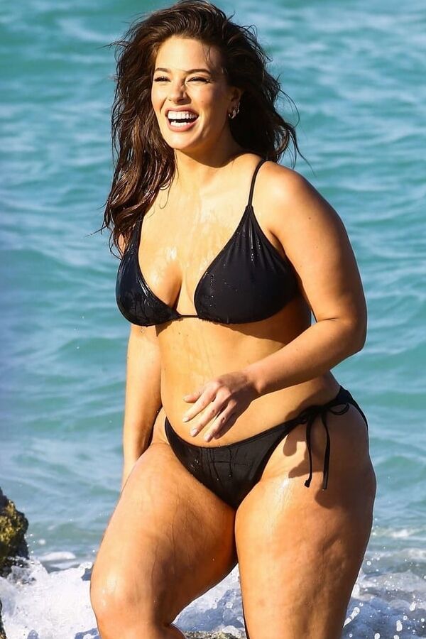 Ashley Graham curves BLACK BIKINI
