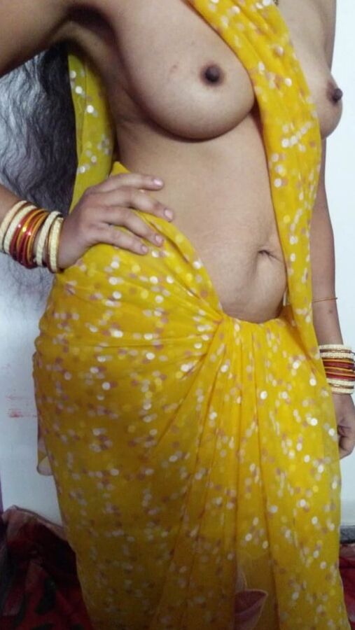 sexy Indian women in hot saree