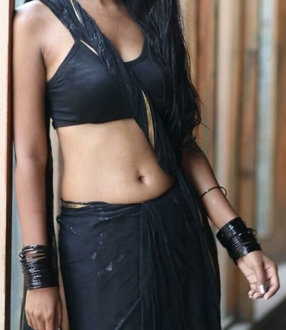 sexy Indian women in hot saree