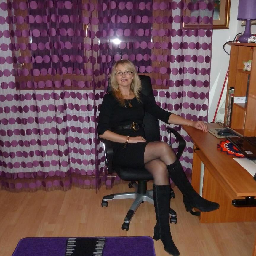 Elegant ladies displaying nylon legs (pantyhose, stockings)