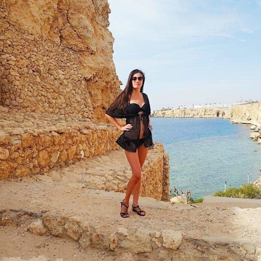 Wife friends that makes my cock harder