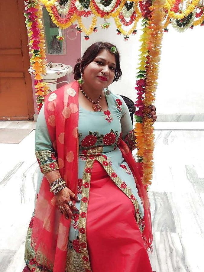 Indian aunties and Bhabhis