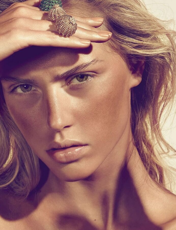 Claire Guena topless feb