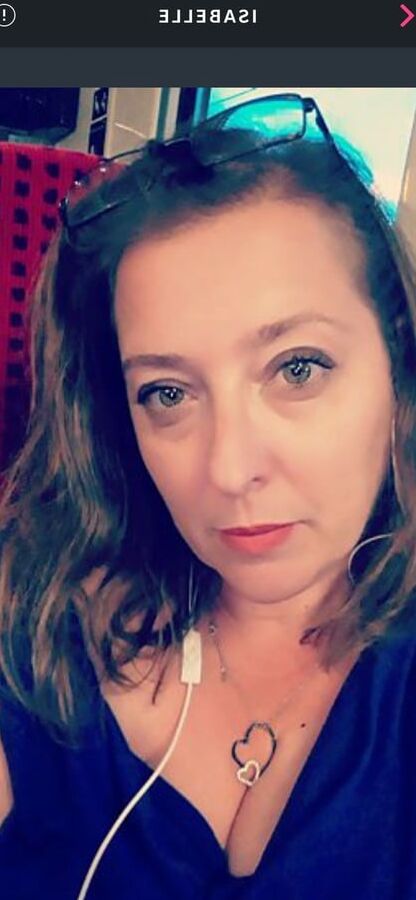 Isa Mere de famille divorcee