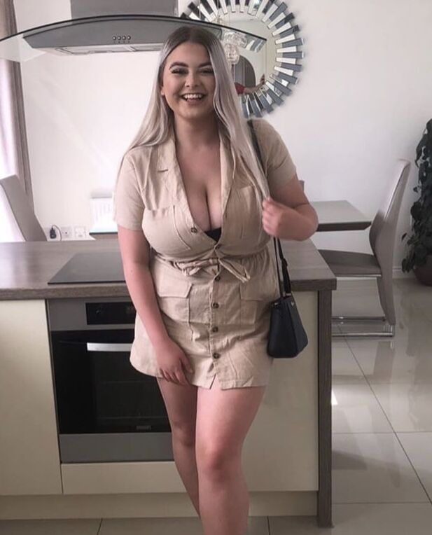 Busty Babe: Lexi