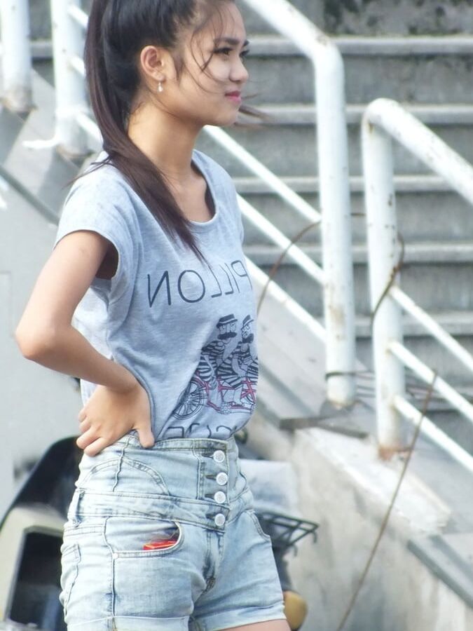 Voyeur: Eyes always on sexy Asians....