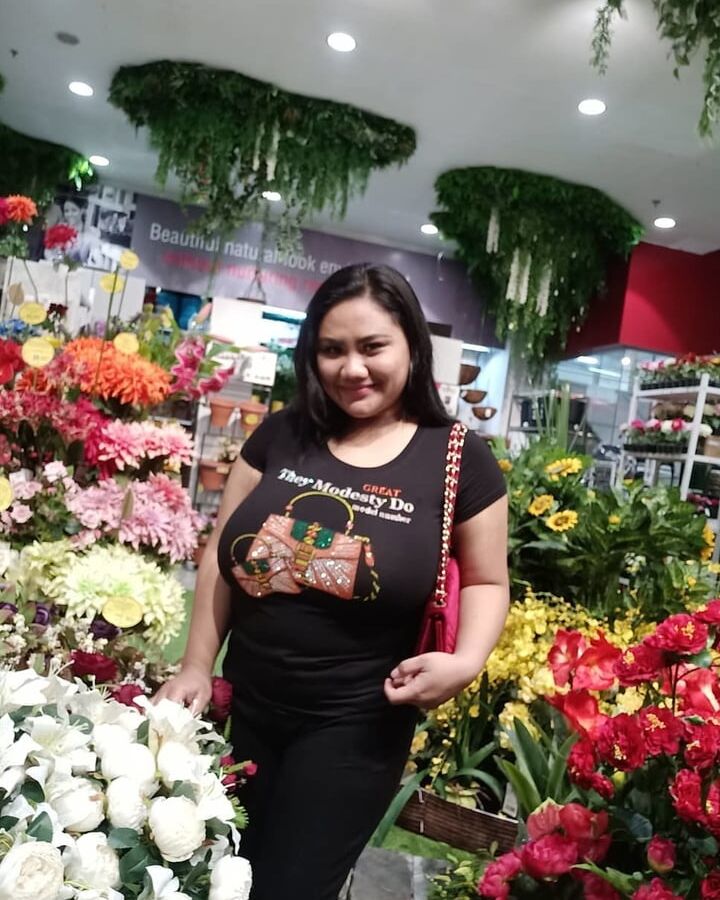 Bu Selly si Sapi Perah - Indo Milky Mom