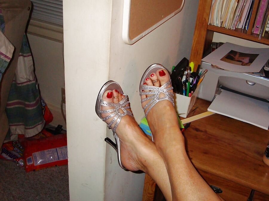 Alexandra Blanc corps et pieds sexy