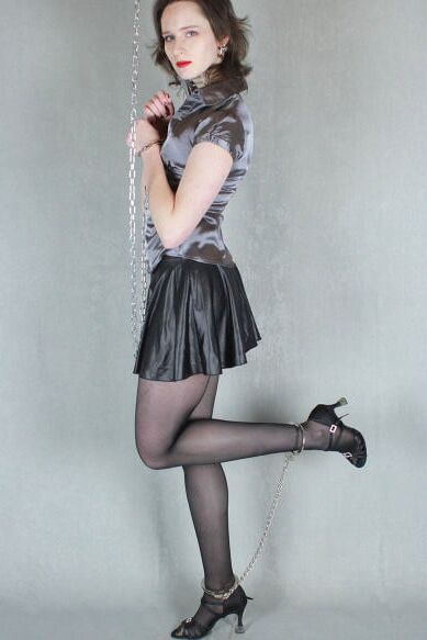 Handcuffed girls ()