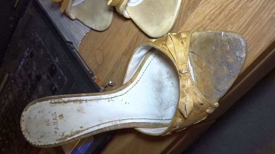 my favorite dirty cum mulesof my wife,her home slippermules