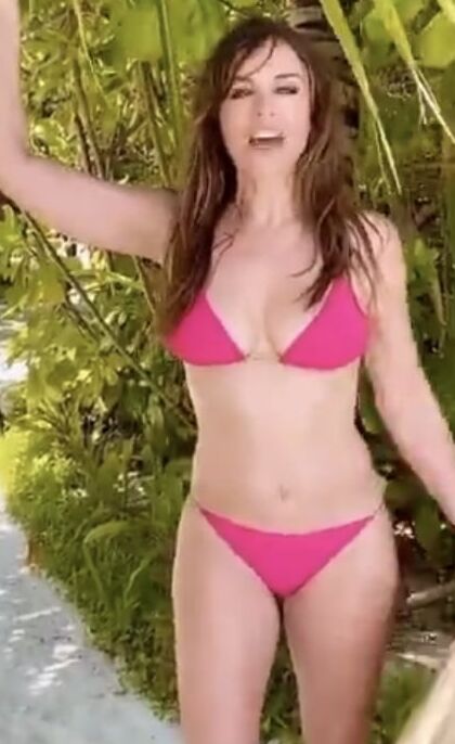 Chav Celeb Sluts- Liz Hurley
