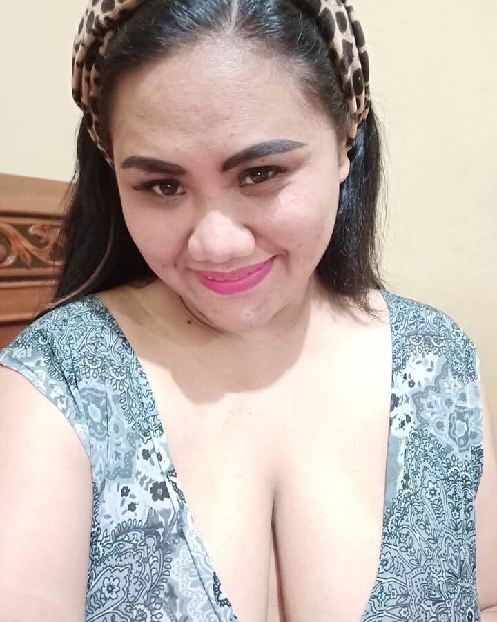 Bu Selly si Sapi Perah - Indo Milky Mom