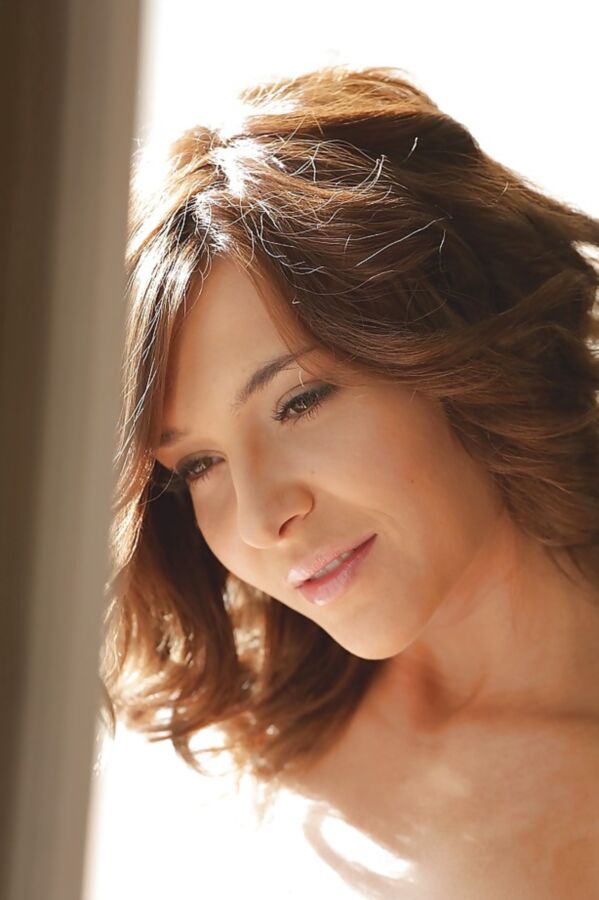 Alexis Zara - A Topless MILF Breakfast