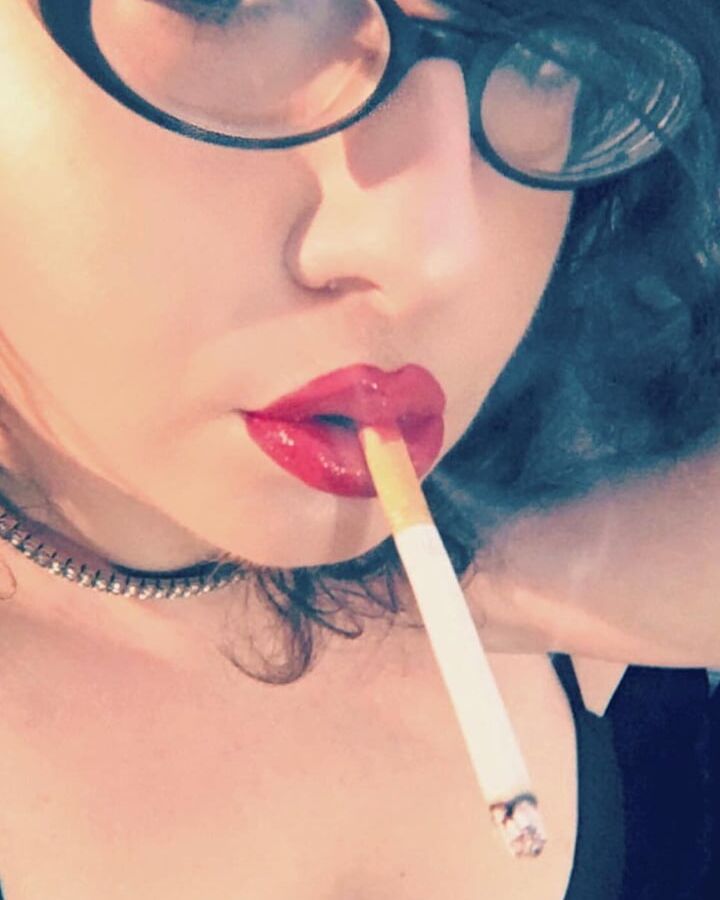 Smoking girls from Instagram and Tumblr