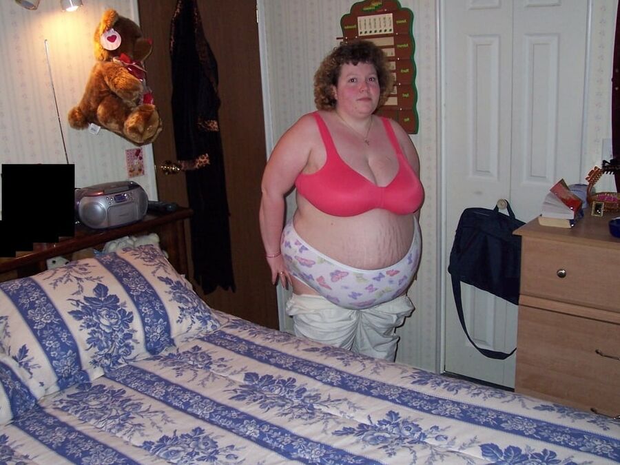 Granny Panties With A Juicy Pussy