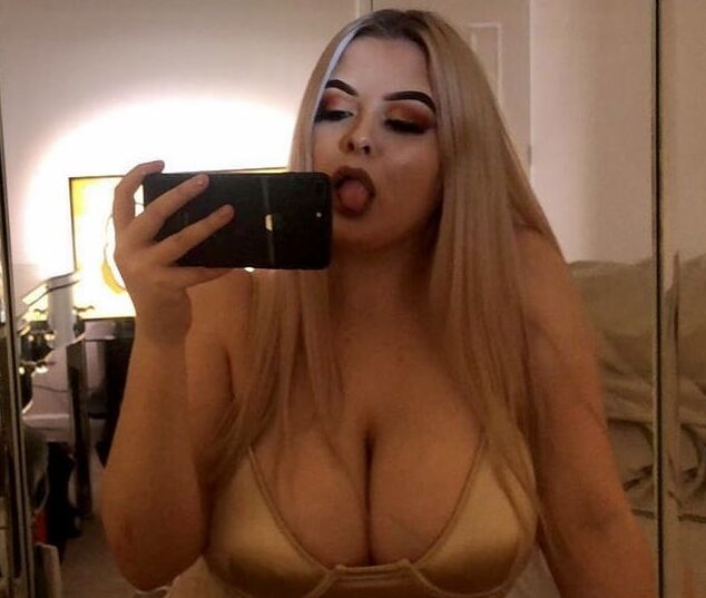 Busty Babe: Lexi