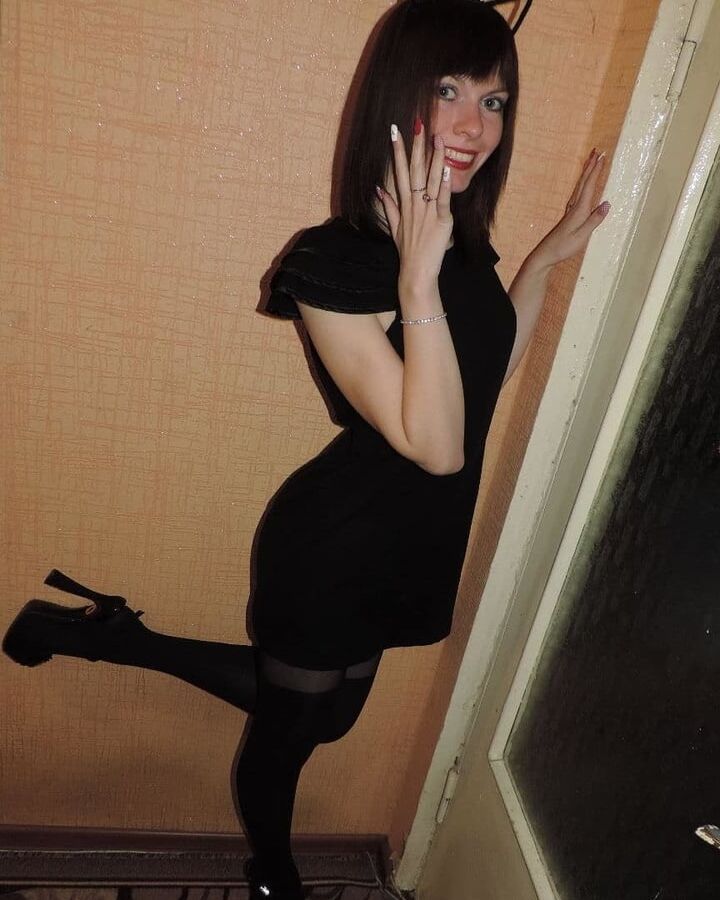 Belarusian anal slut (love sucking dick, high heels, nylons)