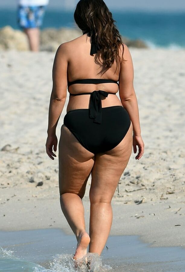 Ashley Graham curves BLACK BIKINI
