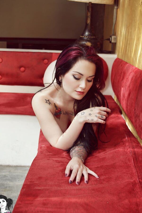 SG - Fernanda - The Red Couch