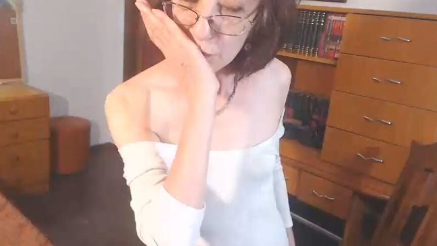 Skinny GILF