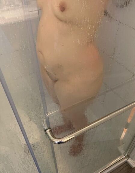 Amateur matures in shower