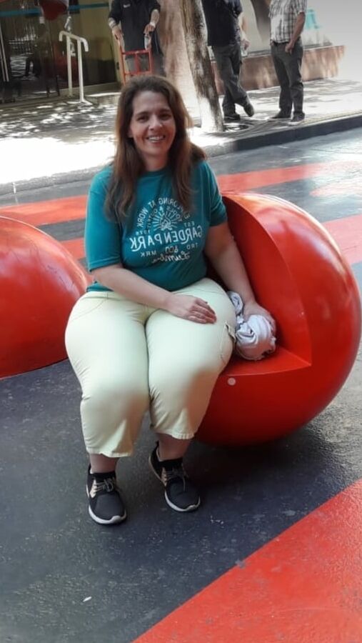 Thick legs Zaida
