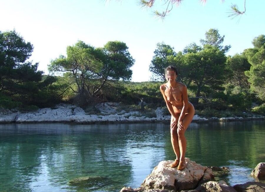 Nude and wet by ahcpl