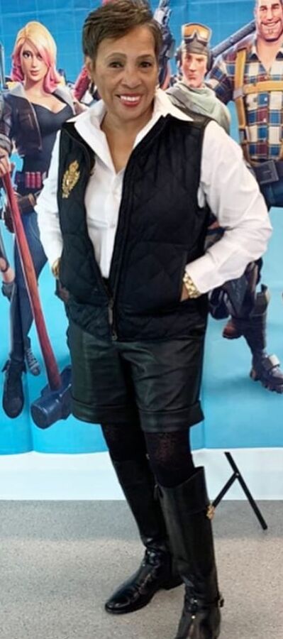 Insta Gilf Wearing Boots