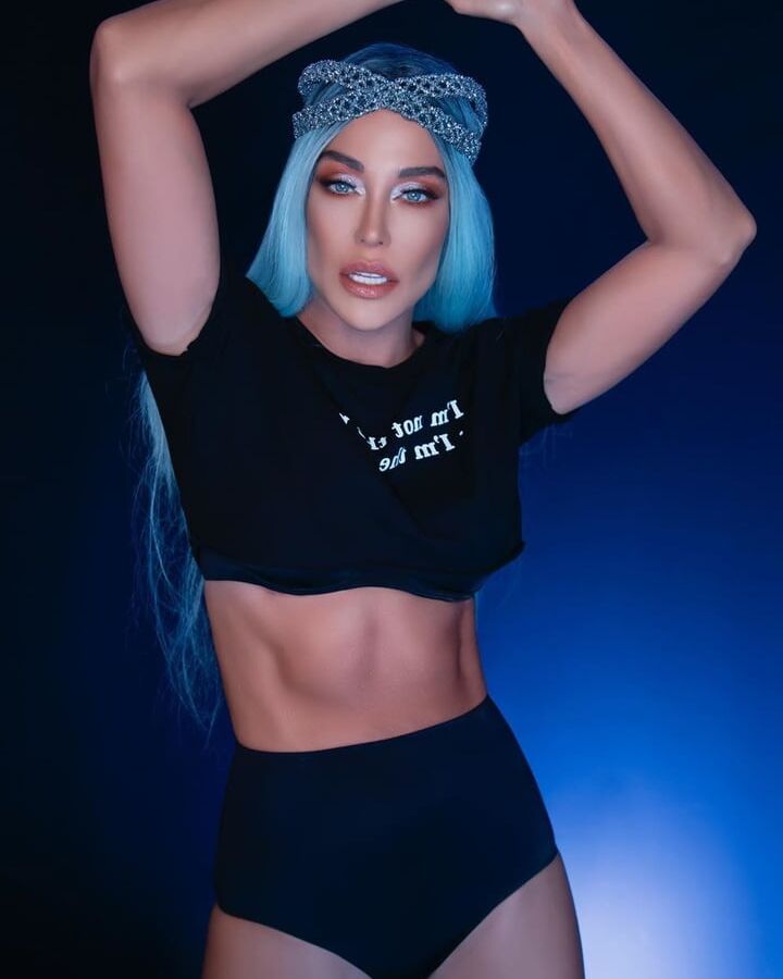 Sexy Turkish model Deniz Akkaya