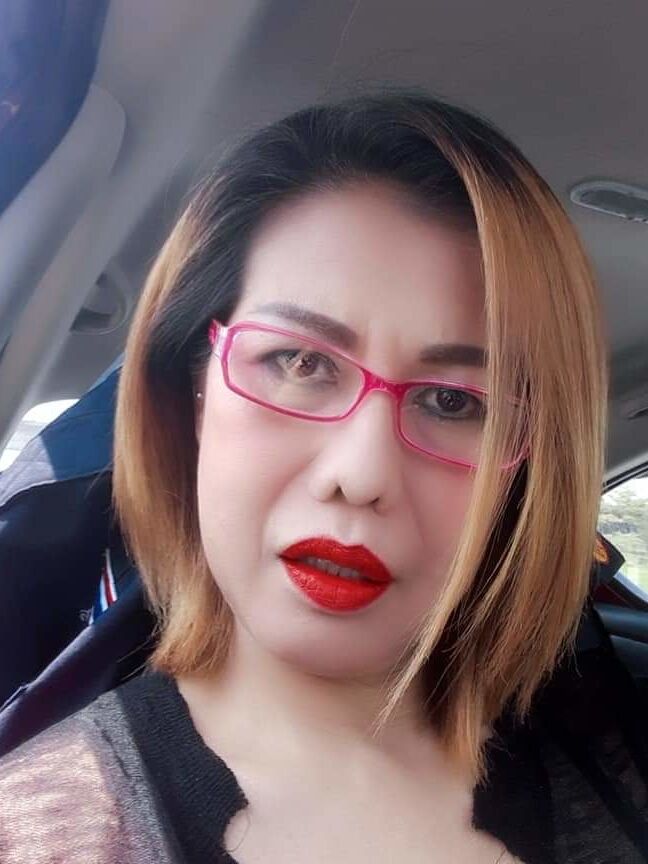 Ibu di rumah.
