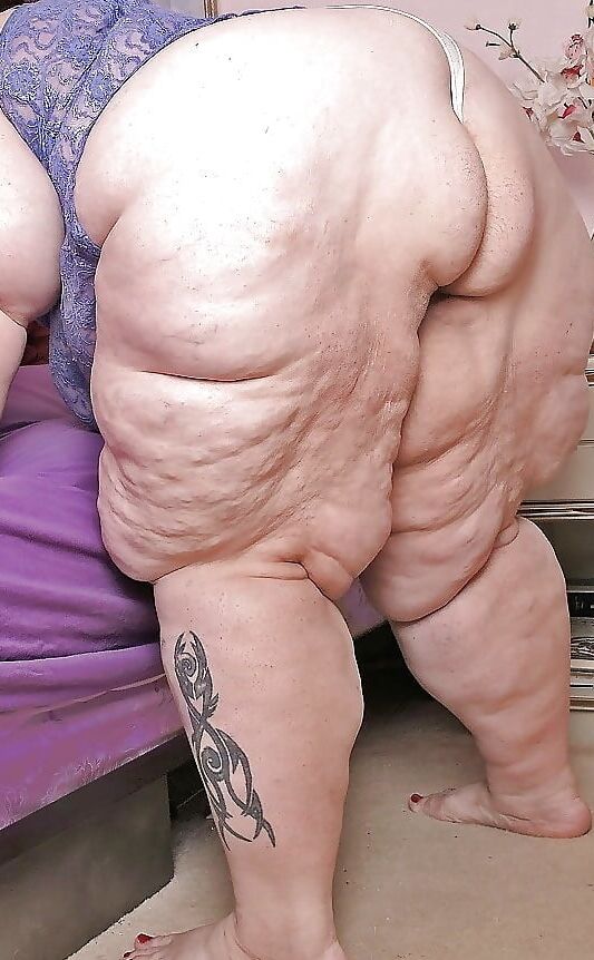 Double Butt - SSBBW With Four Ass Cheeks