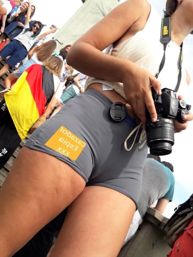 That sexy hint of camel toe....
