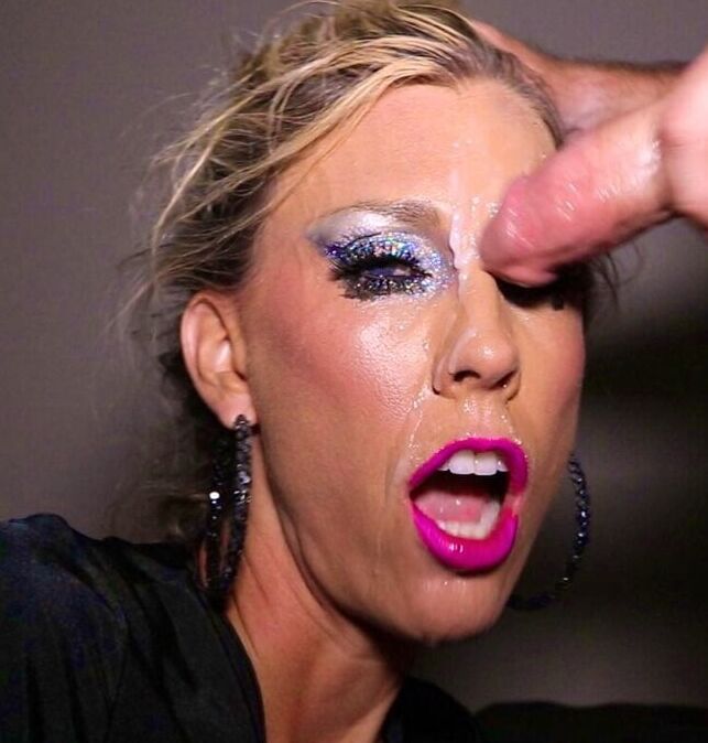 Slut-Aunty open Mouth for Extreme Facefuck