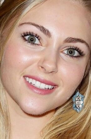 ANNASOPHIA ROBB