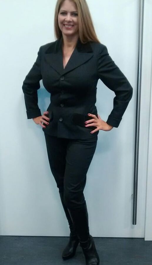 Female Celebrity Boots &amp; Leather - Maxi Biewer