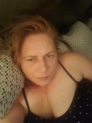 Busty chav mum cant have enough makeup