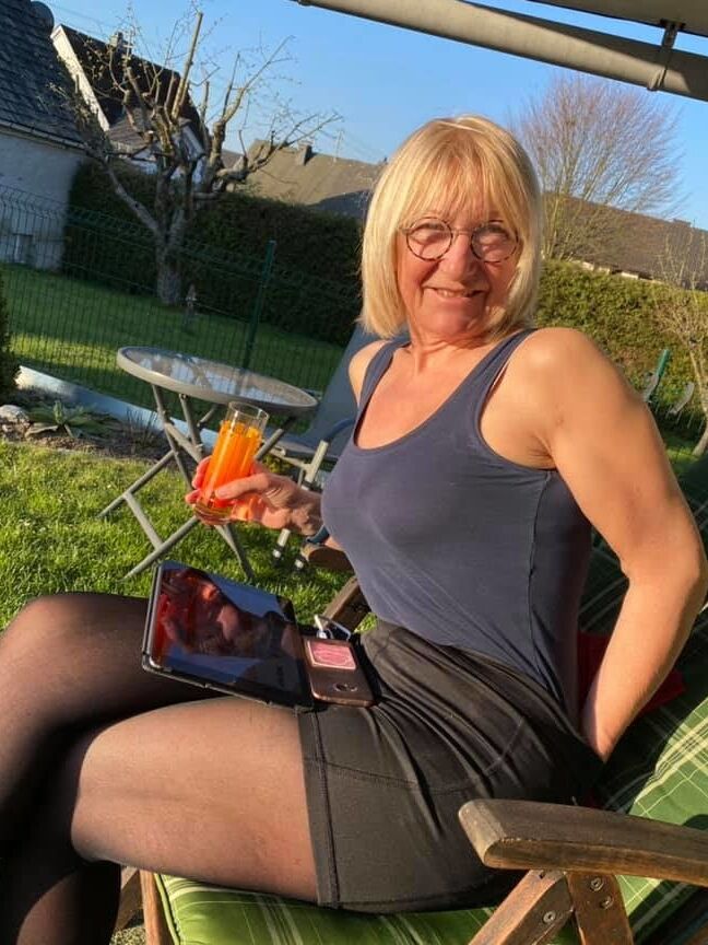 Geile alte Vergwaltigungs Matratze in Nylons